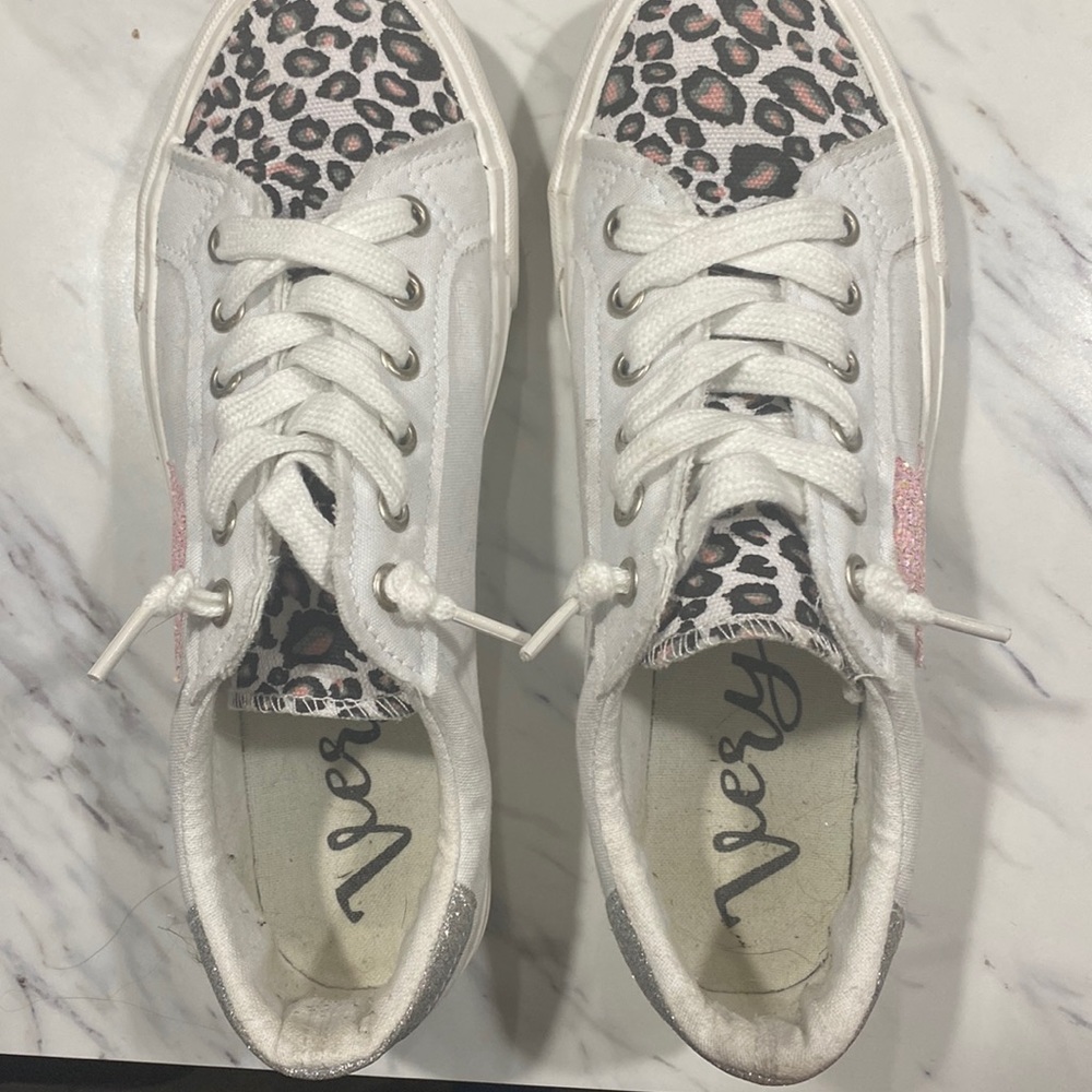 Cute white sparkly shoes!
